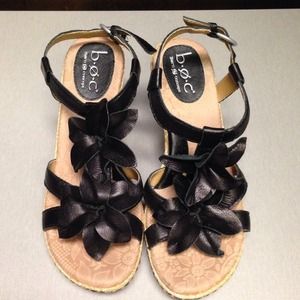 Born Collection black Wedge
