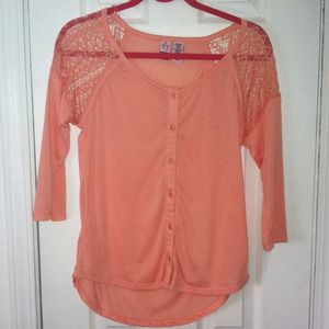 Cute peach 3/4 top with lace aztec shoulders