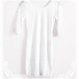 🌸White Bodycon Dress with lace detail