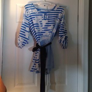 ❎ SOLD ❎ NY&Co Blue & white tunic