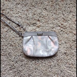 ❌SOLD❗️Med. Coach wristlet.