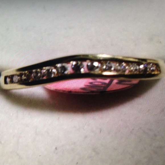 14K Diamond Ring !