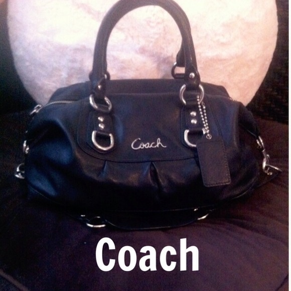 Coach Handbags - 💯 Coach black leather Sabrina satchel