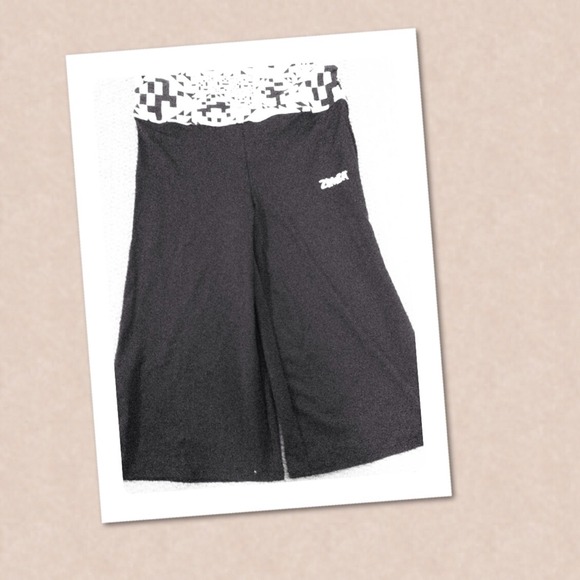 ~SOLD~ in bundle Zumba (R) black Capri pants