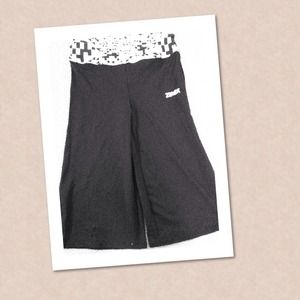 ~SOLD~ in bundle Zumba (R) black Capri pants