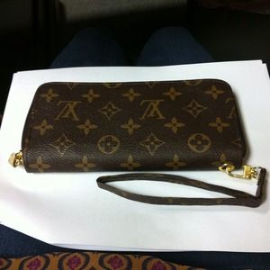 Wallet NWOT.