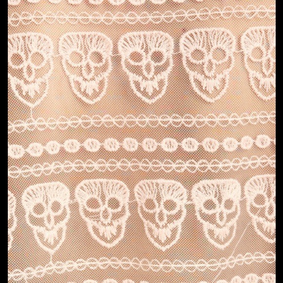 🎀SOLD OUT🎀Lace Skull Back Sweater - Picture 4 of 4