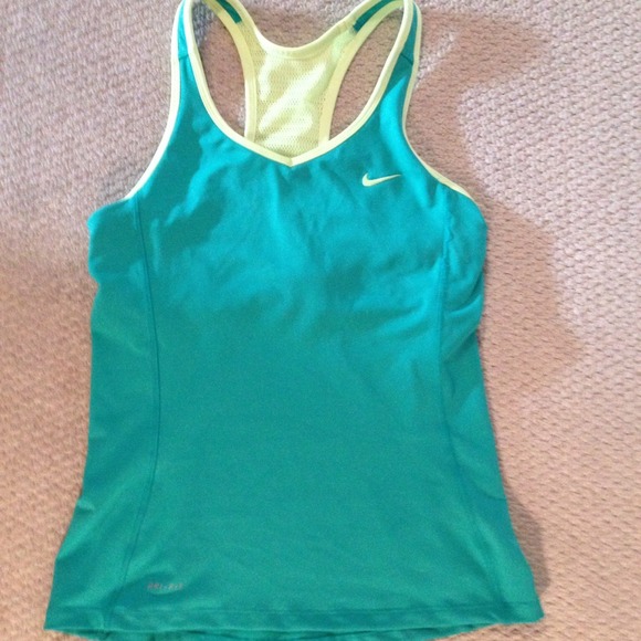 SOLD IN BUNDLE Teal Nike tank. Size M.