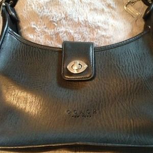 😉Cute black leather Coach shoulder bag! 😎