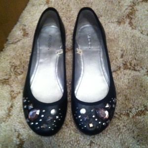 💕💕SOLD💕💕 Adorable black studded flats