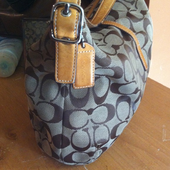 Authentic Coach Purse Cute 👀 ⬇Lower⬇ - Picture 2 of 4