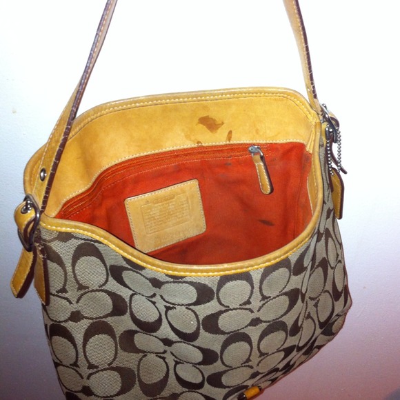 Authentic Coach Purse Cute 👀 ⬇Lower⬇ - Picture 3 of 4