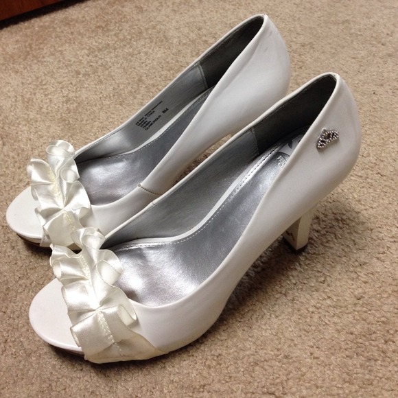 White peep toe heels
