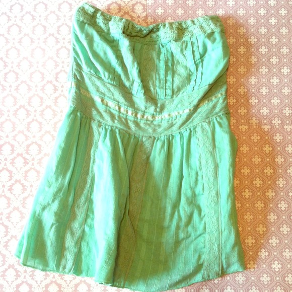 REDUCED** Strapless smocked babydoll top