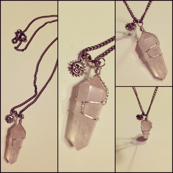 Rose Quartz w/ Tiny Moon Necklace - Picture 1 of 1