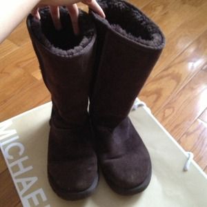 UGG BOOTS classic tall brown sze 7