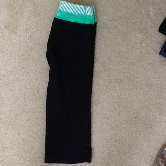 Lululemon crops size 4