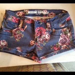 Floral low-rise shorts!
