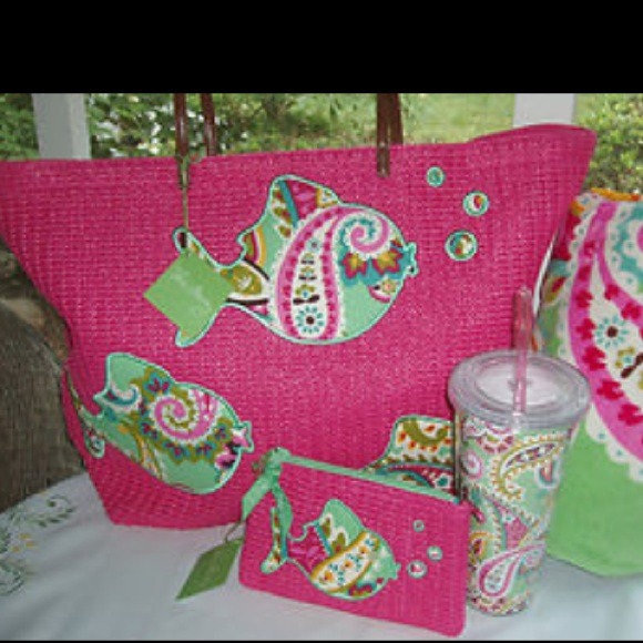 Vera Bradley Handbags - NWT Rare Vera Bradley Tutti Frutti seashore tote.