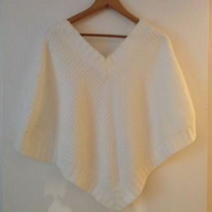 Very nice poncho.... Never worn🎉sold