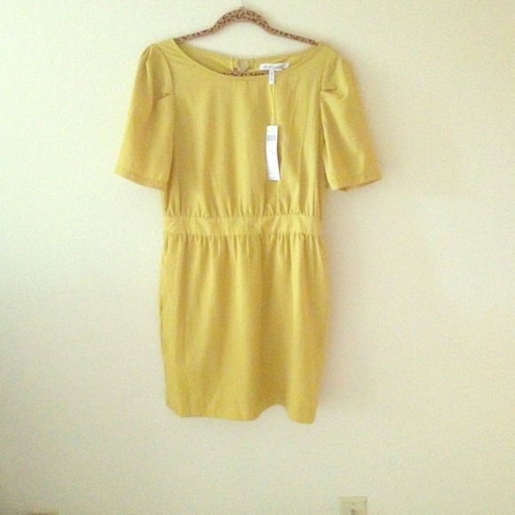 💛Jute Colored BCBGeneration Puff Sleeve Dress💛