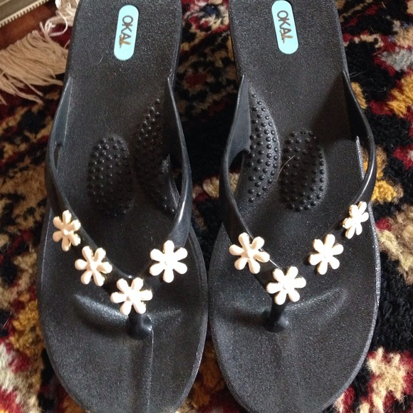 OKAl flip flops. SOLD!!!