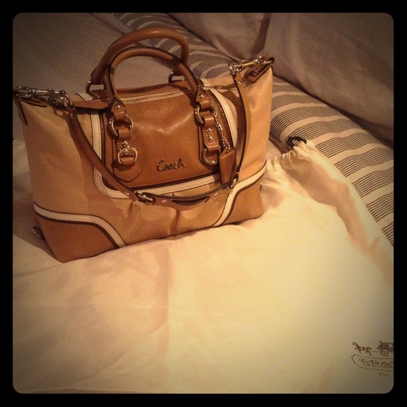 SOLD 🚫🚫💯% authentic Coach leather satchel bag