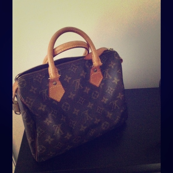 No longer for sale..Auth  Louis Vuitton speedy 25
