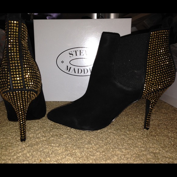 Brand new Steve Madden kitten heel bootie