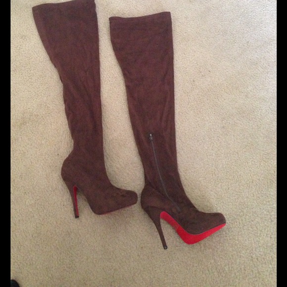 Brown thigh high high heel boots. 😍😍😍😍