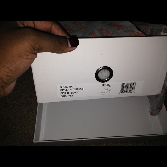 Brand new Michael Kors Mary Jane heel - Picture 3 of 4