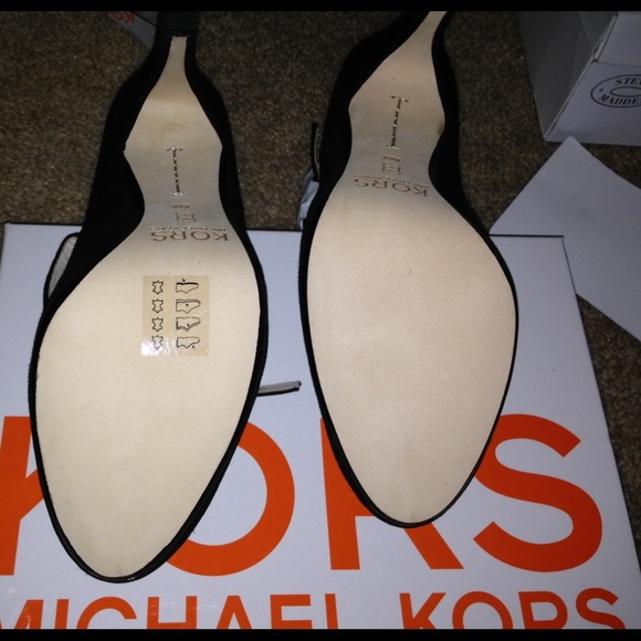 Brand new Michael Kors Mary Jane heel - Picture 4 of 4