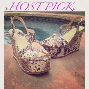 🎉HOST PICK🎉 NEW SNAKESKIN WEDGES
