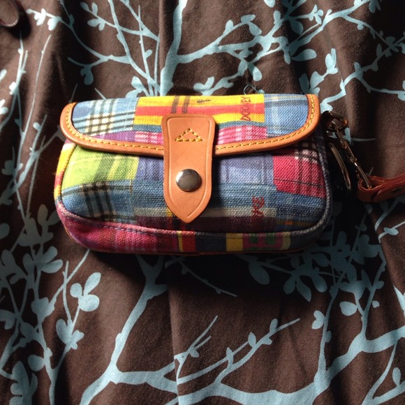 🚫SOLD🚫Dooney & Bourke wristlet🍁