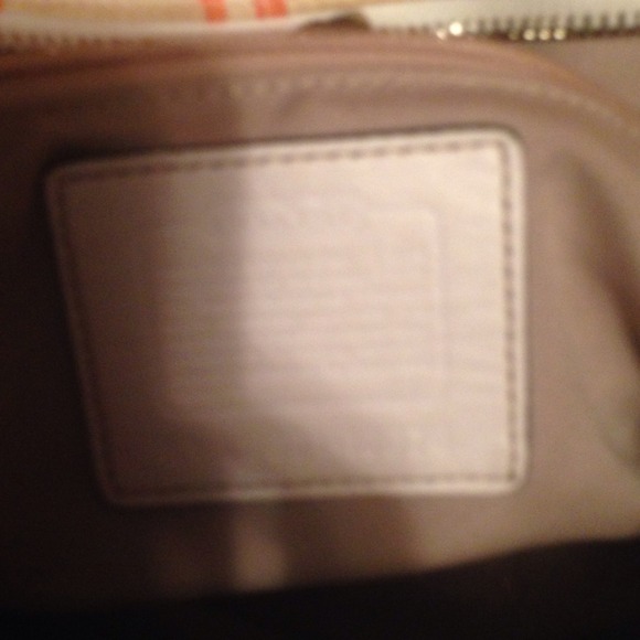 Authentic Coach handbag, lightly worn. - Picture 3 of 3
