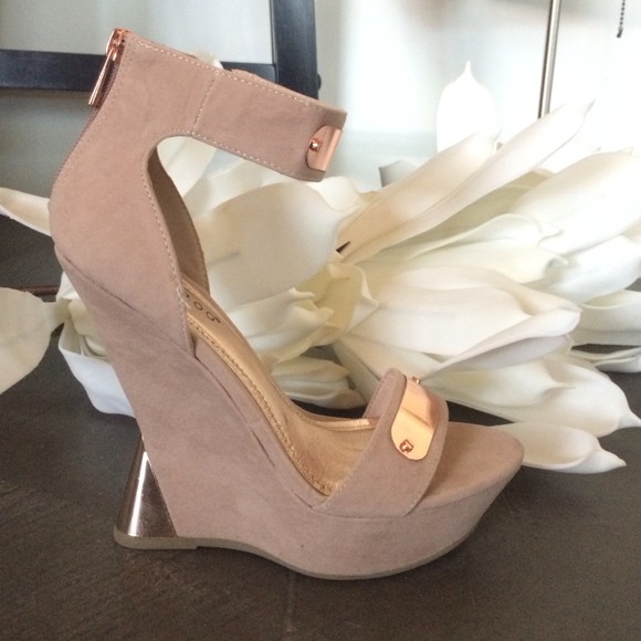 Shoes - geometric platform with rose gold metal accents