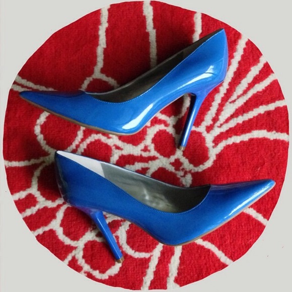 Shoes - Bold blue pumps