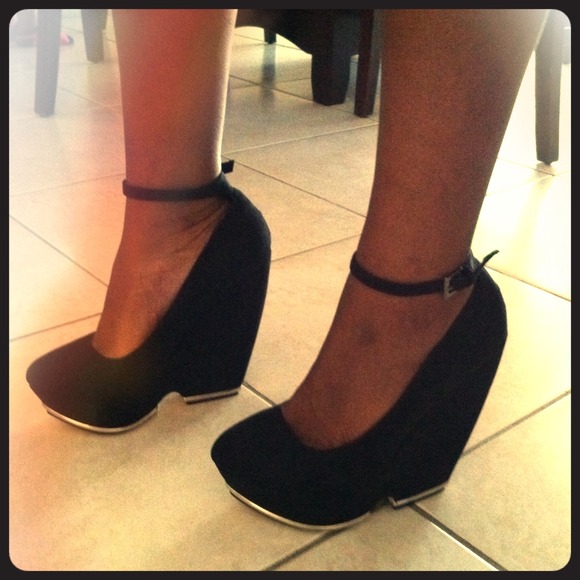 PRICE ✂️NEVER WORN!!! Black sky high suede wedges!