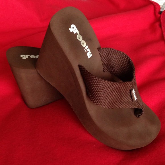 Groove sandals!