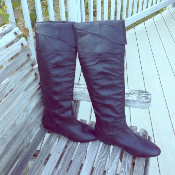 *** Knee High Black Leather Boots ***