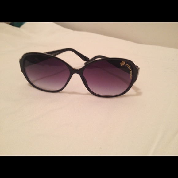 Like New Betsey Johnson sunglasses with case!