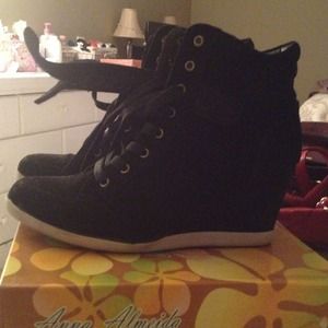 Wedge sneakers
