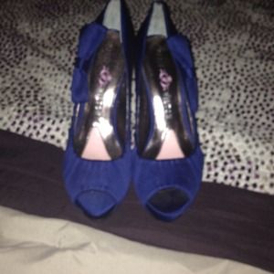 Paris Hilton Satin Blue pumps