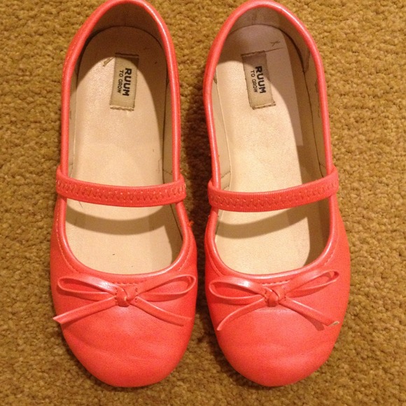 SOLD. Toddler orange/coral/neon shoe