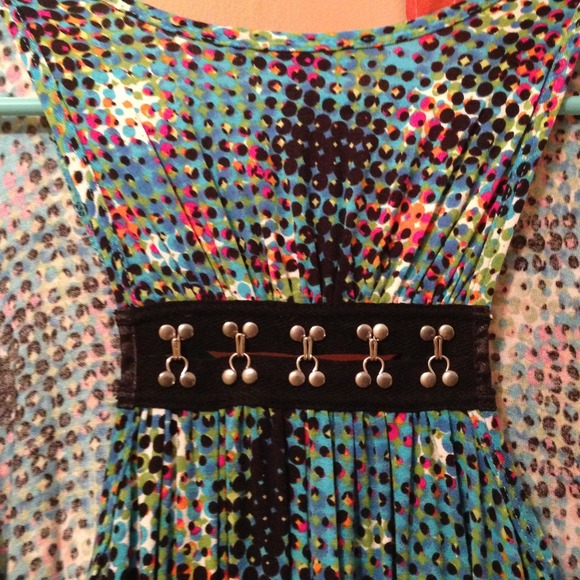 🎉🎉SOLD🎉🎉Awesome tunic with unique back
