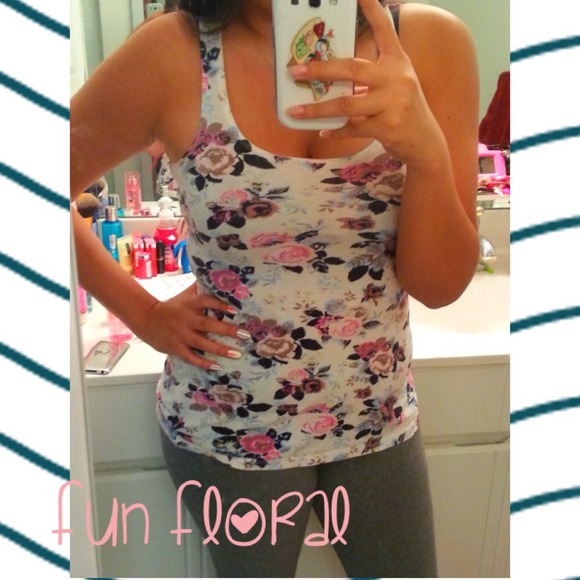 🌸 Divided Floral Tank Top 🌸