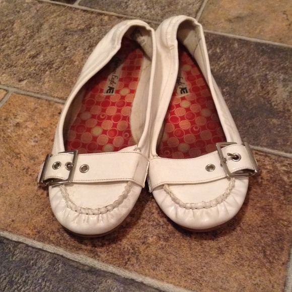 American eagle white flats