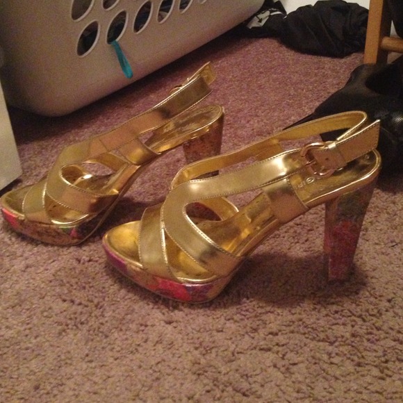 BCBG heels