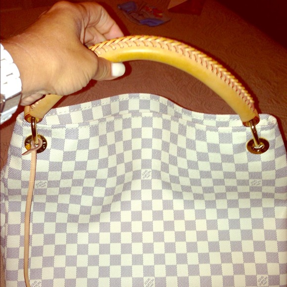 💢SOLD💢Authentic Louis Vuitton Artsy.
