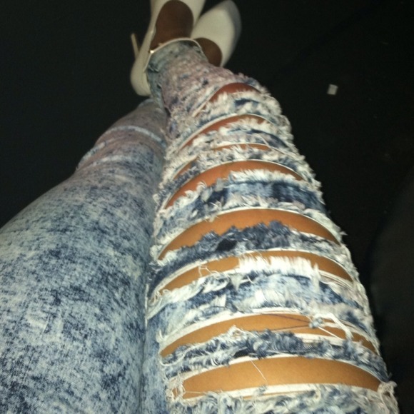 Stone wash cut leg jeans - Picture 2 of 4